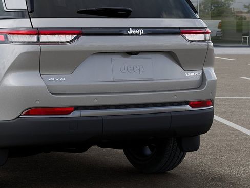 Used 2026 Jeep Grand Cherokee Limited w/ Limited Altitude Package AWD/4WD image 13