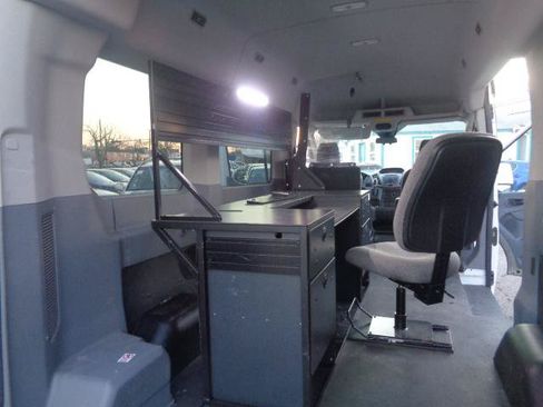 Used 2019 Ford Transit 150 XLT RWD image 31