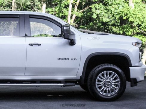 Used 2022 Chevrolet Silverado 3500 High Country w/ Technology Package AWD/4WD image 9