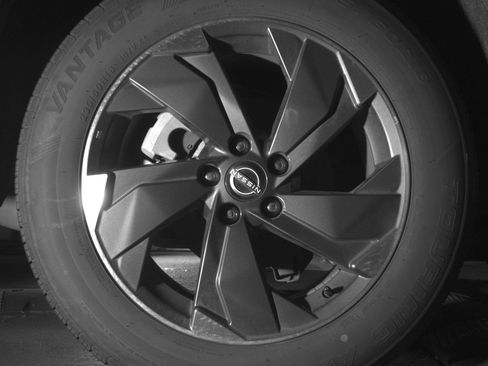 Used 2025 Nissan Rogue SV FWD image 15