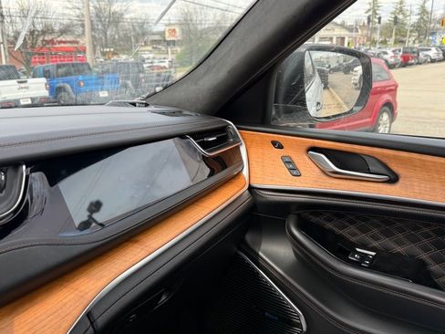 Used 2023 Jeep Grand Cherokee L Summit AWD/4WD image 22