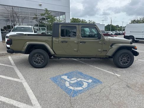 New 2025 Jeep Gladiator Sport image 33