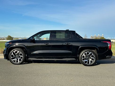 Used 2024 Chevrolet Silverado EV RST image 7