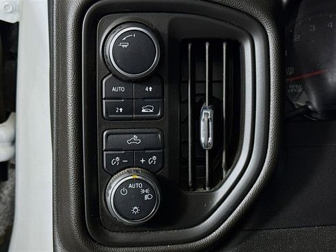 Used 2022 Chevrolet Silverado 1500 Custom image 10