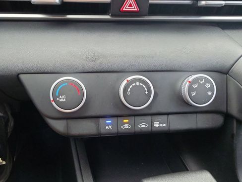 Used 2023 Hyundai Elantra SE FWD image 17