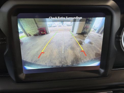 Used 2018 Jeep Wrangler Unlimited Sahara AWD/4WD image 10