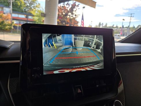 Used 2024 Toyota Corolla SE w/ SE Package image 15