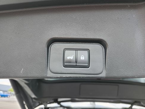 Used 2024 Nissan Rogue SV AWD/4WD image 25