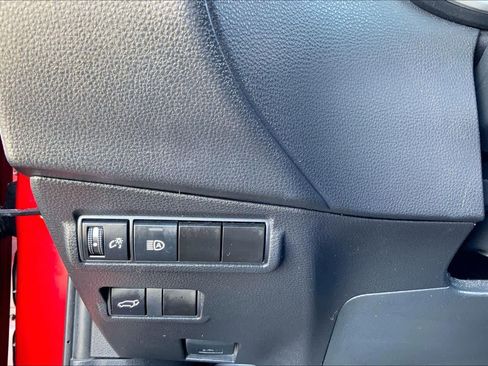 Used 2023 Toyota Corolla Cross XLE w/ Convenience Package AWD/4WD image 33