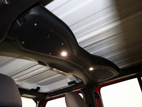 Used 2025 Jeep Wrangler Unlimited Sahara AWD/4WD image 15