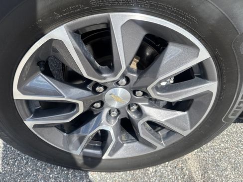 Used 2022 Chevrolet Suburban LT RWD image 10