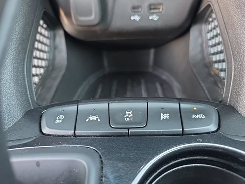 Used 2025 Chevrolet TrailBlazer LT AWD/4WD image 22