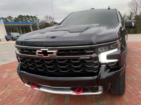 Used 2023 Chevrolet Silverado 1500 ZR2 w/ Technology Package image 4