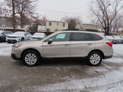 Used 2016 Subaru Outback 2.5i Premium image 3