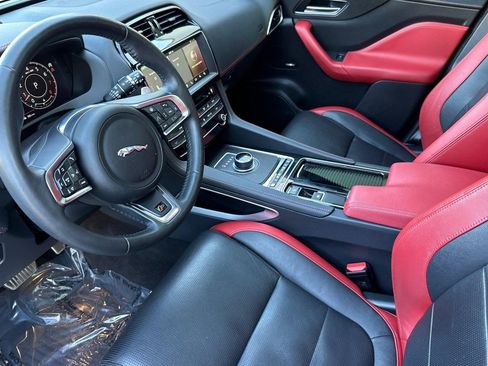 Used 2019 Jaguar F-PACE S image 4