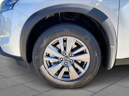 New 2025 Nissan Pathfinder SV image 9