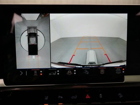 Used 2025 GMC Sierra 2500 SLT w/ SLT Premium Package image 18