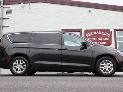 Used 2023 Chrysler Pacifica Touring-L