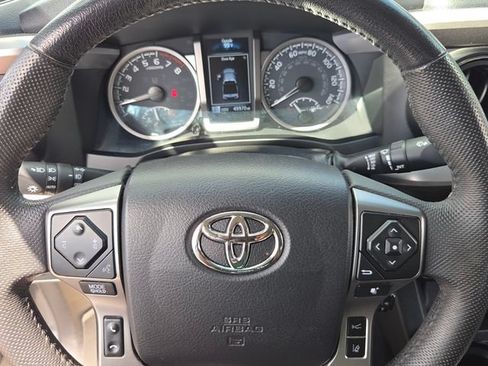 Used 2021 Toyota Tacoma SR5 AWD/4WD image 22