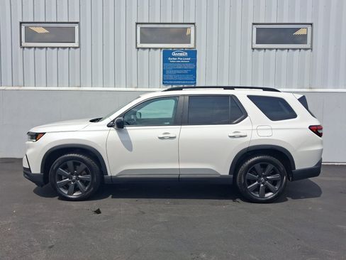 Used 2023 Honda Pilot Sport image 2