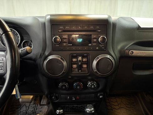 Used 2018 Jeep Wrangler Unlimited Sport S image 28