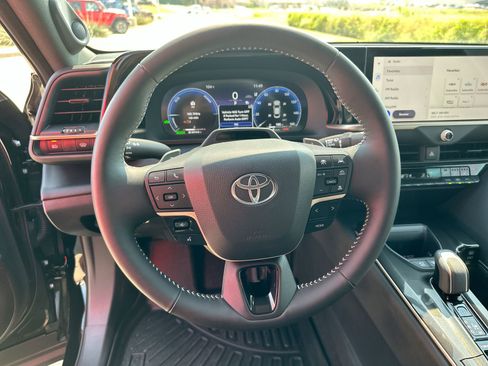 Used 2025 Toyota Crown Platinum image 13