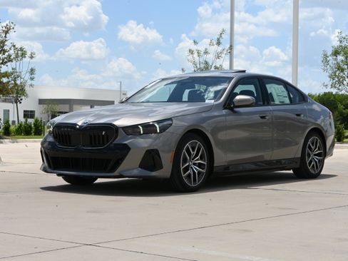 New 2027 BMW i5 eDrive40 w/ M Sport Package AWD/4WD image 3