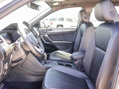 Used 2022 Volkswagen Tiguan SE R-Line FWD image 17