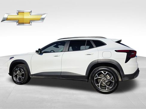 Certified 2025 Chevrolet Trax LT w/ LT Convenience Package image 4