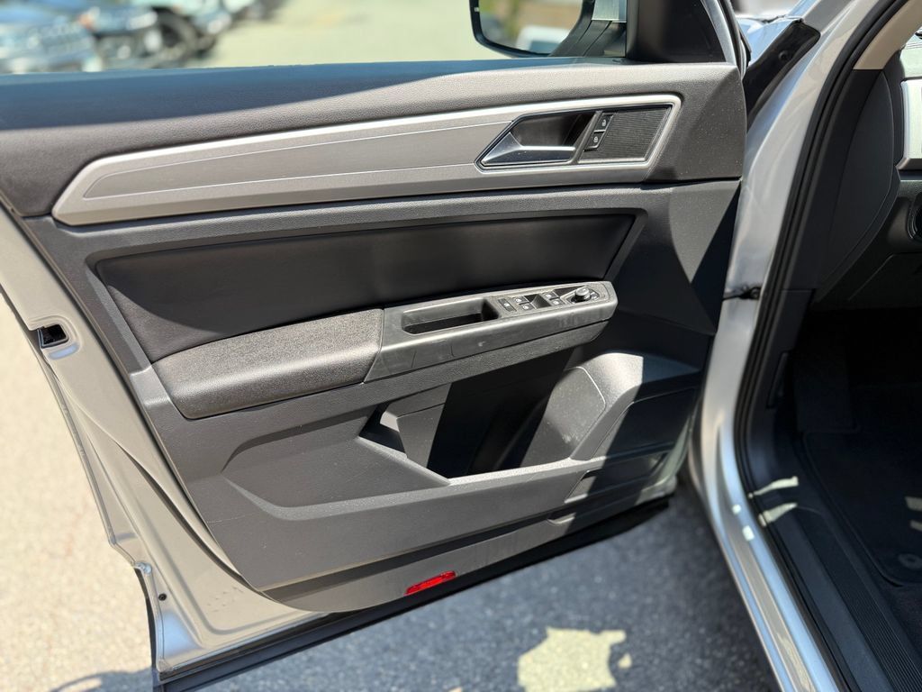 Used 2018 Volkswagen Atlas SE AWD/4WD image 18