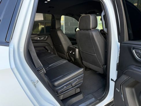 Used 2023 GMC Yukon SLT AWD/4WD image 29