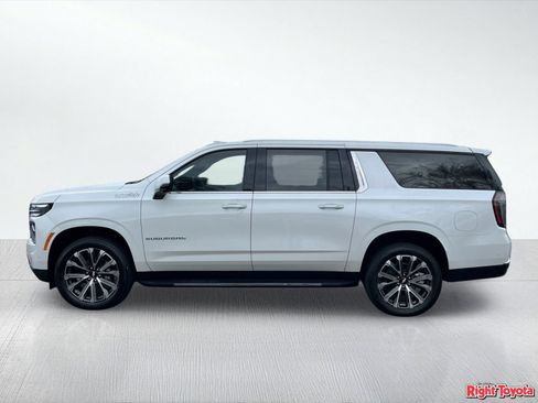 Used 2025 Chevrolet Suburban High Country AWD/4WD image 3