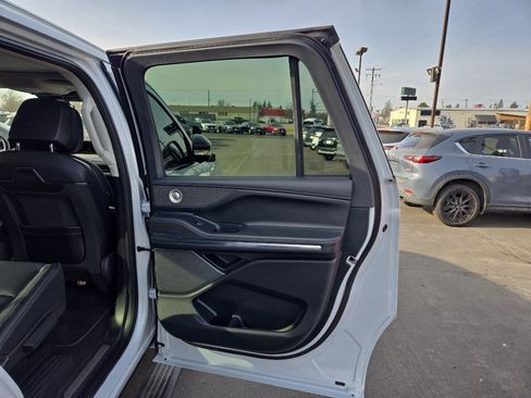 Used 2025 Lincoln Navigator L Reserve image 15