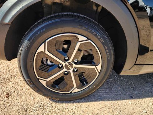 Used 2023 Kia Niro EX FWD image 11