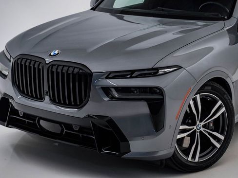 Used 2023 BMW X7 xDrive40i w/ M Sport Package AWD/4WD image 4