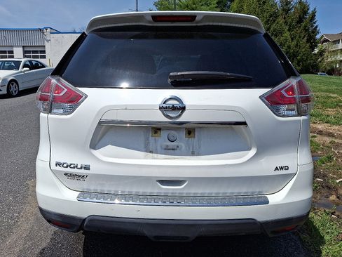 Used 2016 Nissan Rogue S w/ Appearance Package AWD/4WD image 5