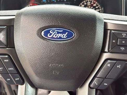 Used 2019 Ford F150 Lariat w/ Equipment Group 502A Luxury AWD/4WD image 14