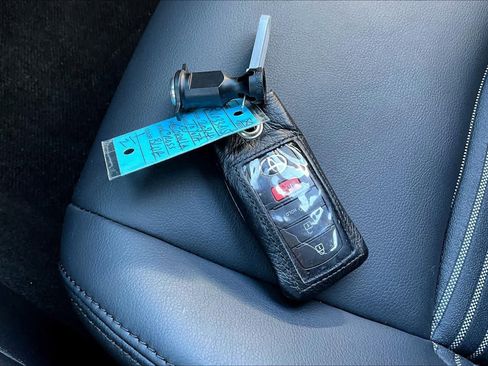 Used 2024 Toyota Corolla Cross XSE w/ Convenience Package image 15