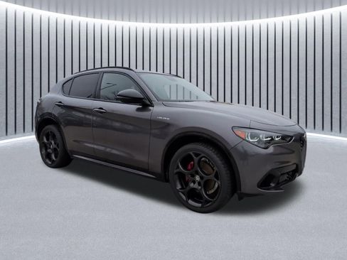 Used 2024 Alfa Romeo Stelvio Veloce image 3