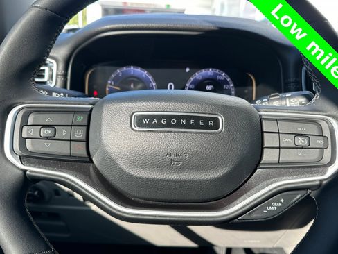 Used 2024 Jeep Wagoneer Base image 32