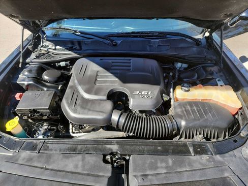 Used 2015 Dodge Challenger SXT image 29