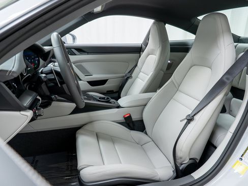 Certified 2024 Porsche 911 Carrera RWD image 20