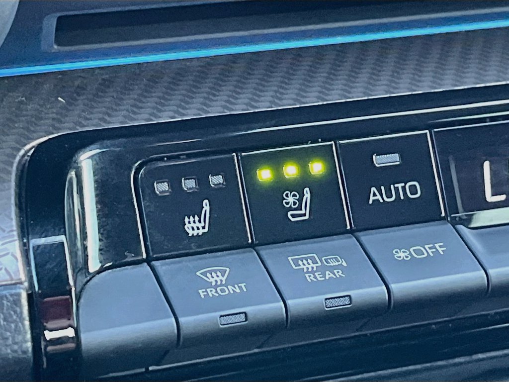 Used 2024 Toyota Prius Limited w/ Limited Premium Package AWD/4WD image 19