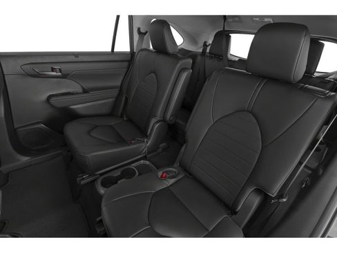 Used 2024 Toyota Highlander XLE AWD/4WD image 14
