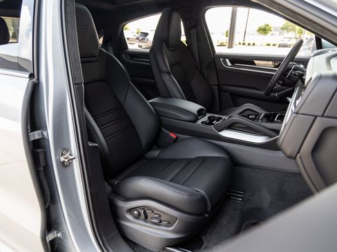 Certified 2025 Porsche Cayenne S image 48