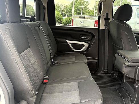 Used 2018 Nissan Titan SV RWD image 10