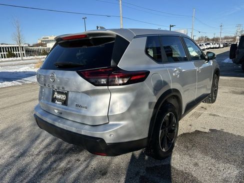 Used 2024 Nissan Rogue SV image 6