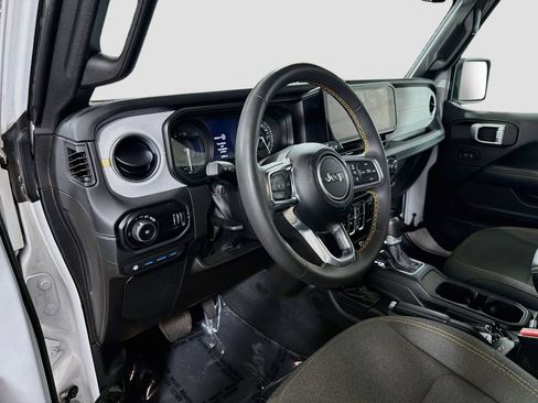Used 2024 Jeep Wrangler Unlimited Sahara w/ Technology Group AWD/4WD image 11