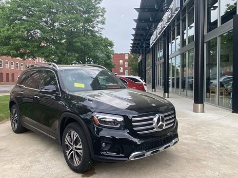 New 2024 Mercedes-Benz GLB 250 4MATIC image 1