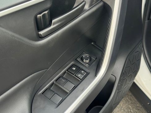 Used 2025 Toyota RAV4 LE AWD/4WD image 19
